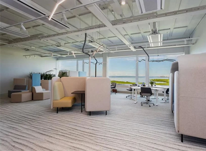 一个基于专注工作的现代办公室装修设计空间是怎样的——Softrend软体家具制造商